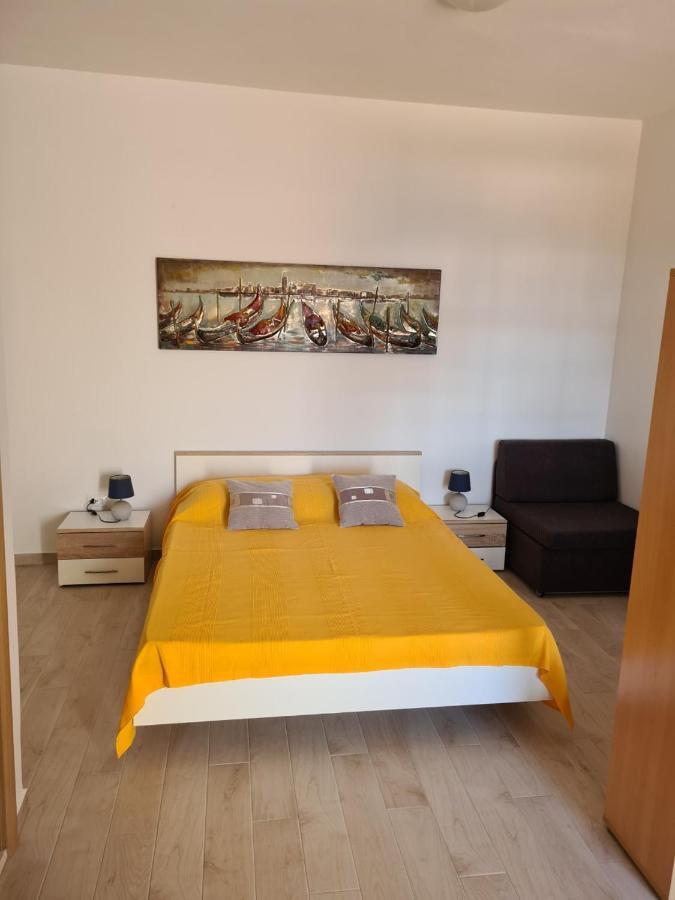 Guest House Jelsa เยลซา ภายนอก รูปภาพ
