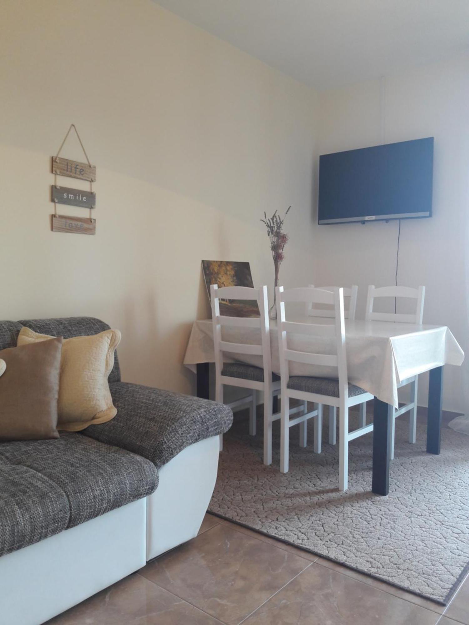 Guest House Jelsa เยลซา ห้อง รูปภาพ