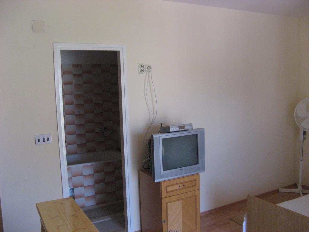 Guest House Jelsa เยลซา ห้อง รูปภาพ