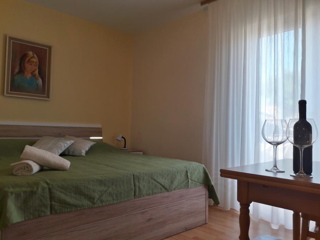 Guest House Jelsa เยลซา ห้อง รูปภาพ