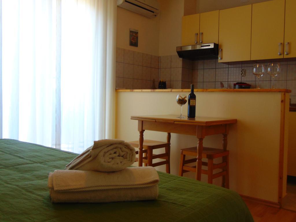 Guest House Jelsa เยลซา ภายนอก รูปภาพ