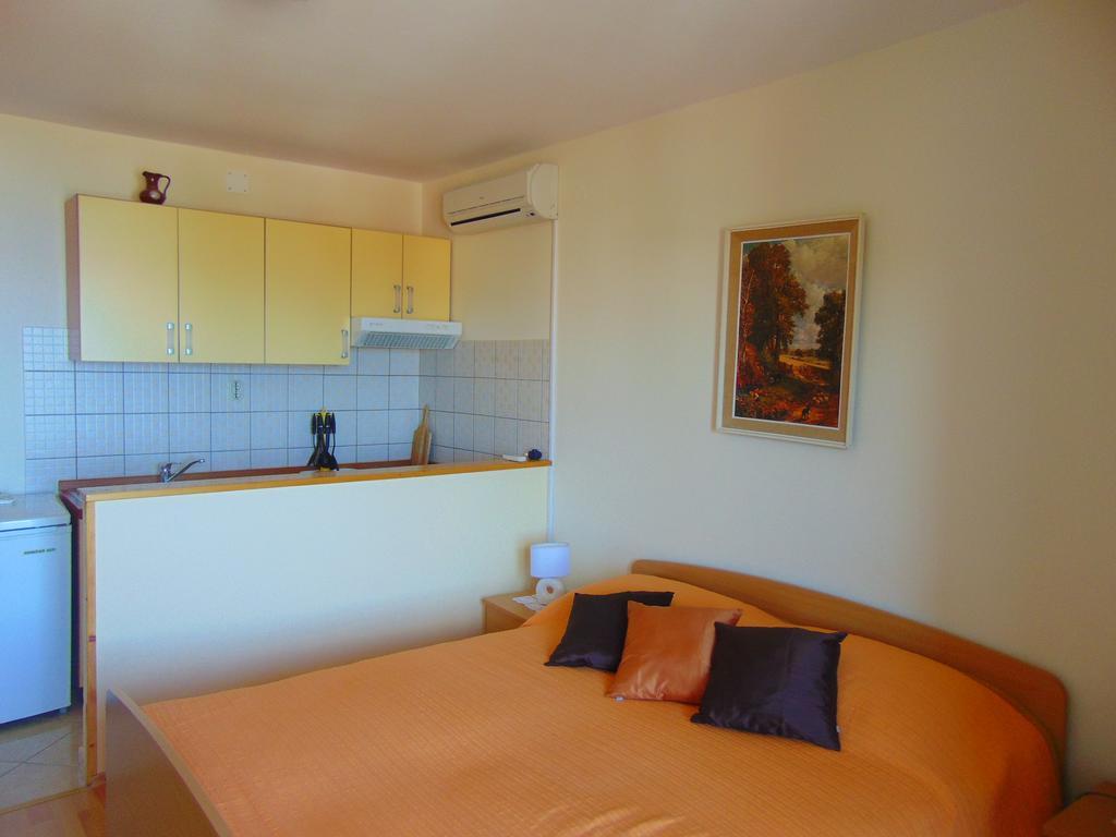 Guest House Jelsa เยลซา ภายนอก รูปภาพ