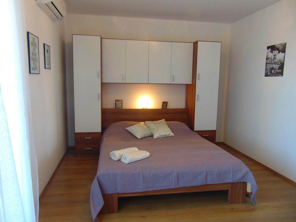 Guest House Jelsa เยลซา ภายนอก รูปภาพ