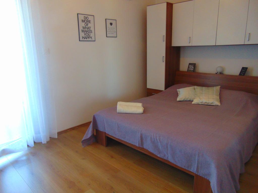 Guest House Jelsa เยลซา ภายนอก รูปภาพ