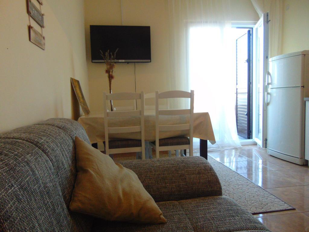 Guest House Jelsa เยลซา ภายนอก รูปภาพ