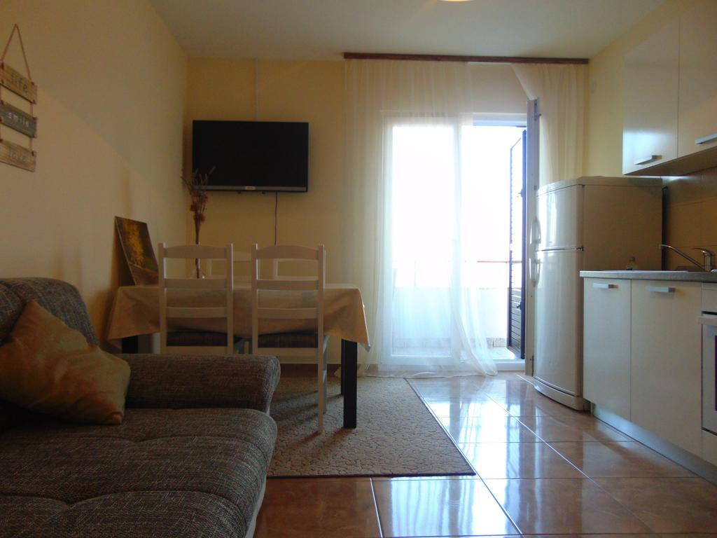Guest House Jelsa เยลซา ภายนอก รูปภาพ